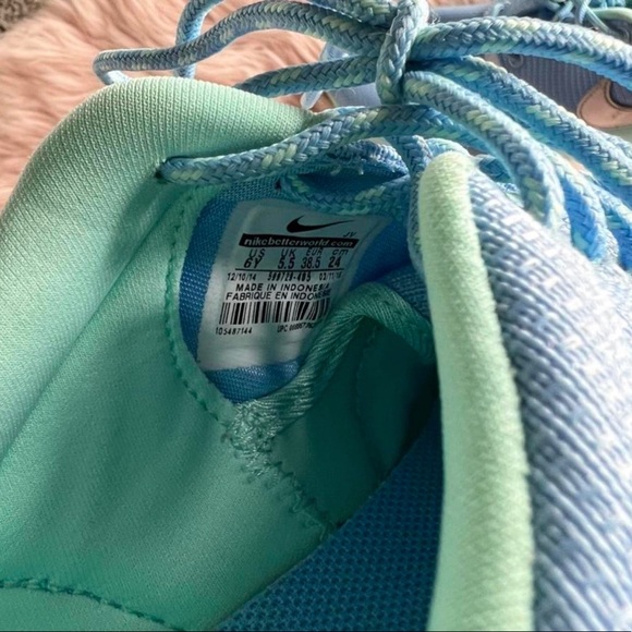 Blue Nike Roshe One Shoes - Picture 3 of 3